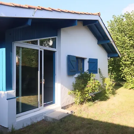 Petite Maison De Vacance Pour 6 Personnes, Quartier Calme *