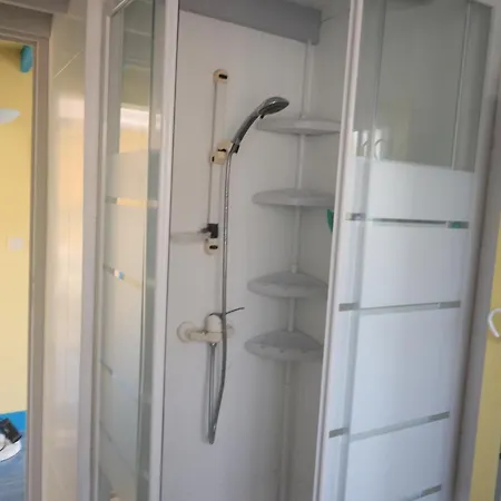 Petite Maison De Vacance Pour 6 Personnes, Quartier Calme Tatil Evi *