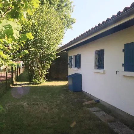 Petite Maison De Vacance Pour 6 Personnes, Quartier Calme Holiday home